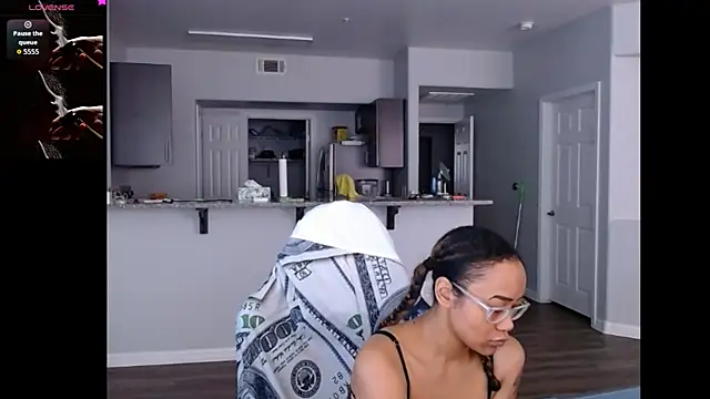 RylHoneyy online show from June 15, 2026, 7:24 pm