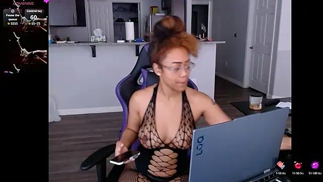 RylHoneyy online show from July 9, 2026, 8:19 pm
