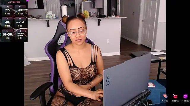 RylHoneyy online show from July 24, 2026, 4:25 pm