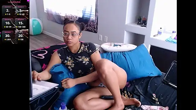 RylHoneyy online show from June 4, 2026, 7:51 pm