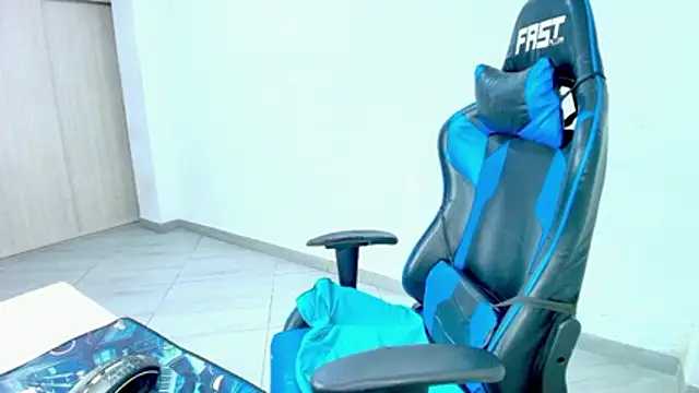 Snapshot of sophiax-x chatting on February 25, 2026, 2:56 am sophiax-x online show from February 25, 2026, 2:56 am