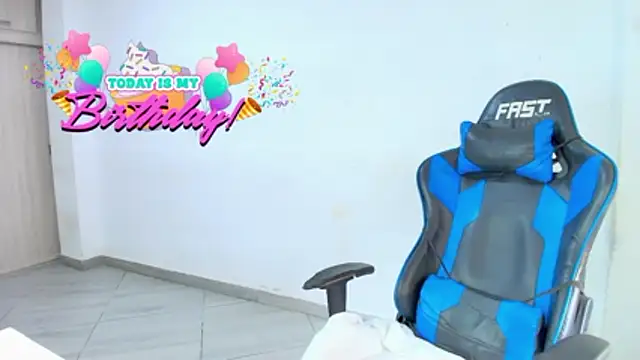 Snapshot of sophiax-x chatting on February 9, 2026, 7:12 pm sophiax-x online show from February 9, 2026, 7:12 pm