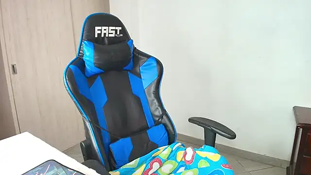 sophiax-x online show from October 8, 2025, 9:37 pm