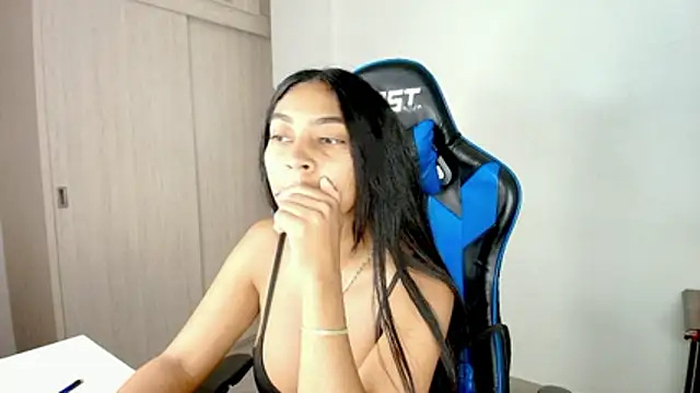 sophiax-x online show from January 8, 2026, 2:45 pm