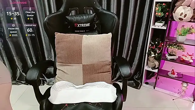 Yuki-yio online show from December 21, 2025, 12:57 am