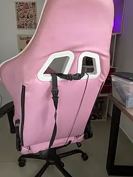 Emma Wish online show from December 19, 2025, 4:31 pm