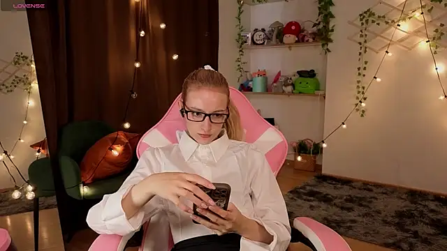 berrry girl online show from June 17, 2026, 6:35 am