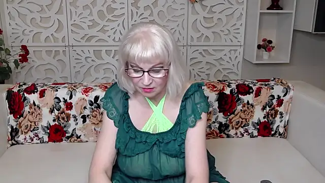 SquirtingMom online show from April 22, 2026, 6:58 pm