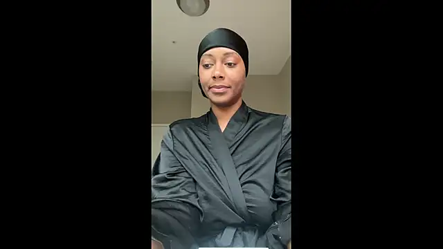 Snapshot of HoneyDripHer chatting on November 18, 2025, 6:22 pm HoneyDripHer online show from November 18, 2025, 6:22 pm