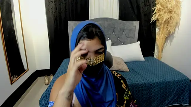 Snapshot of anissa- chatting on February 28, 2025, 12:31 pm anissa- online show from February 28, 2025, 12:31 pm