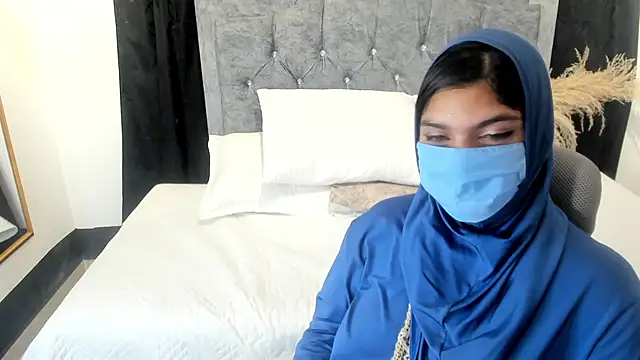 Snapshot of anissa- chatting on February 13, 2025, 3:45 pm anissa- online show from February 13, 2025, 3:45 pm