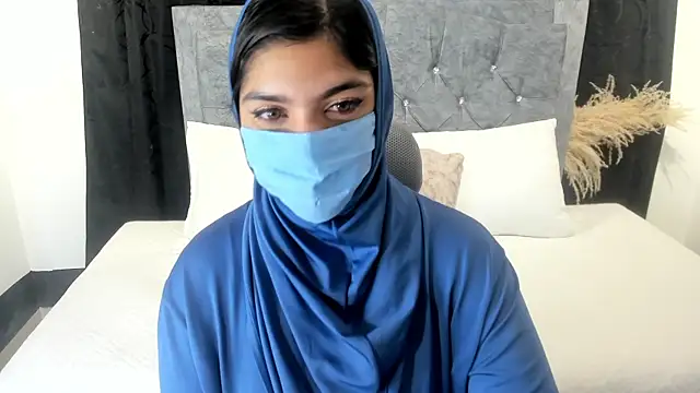 Snapshot of anissa- chatting on February 13, 2025, 12:43 pm anissa- online show from February 13, 2025, 12:43 pm