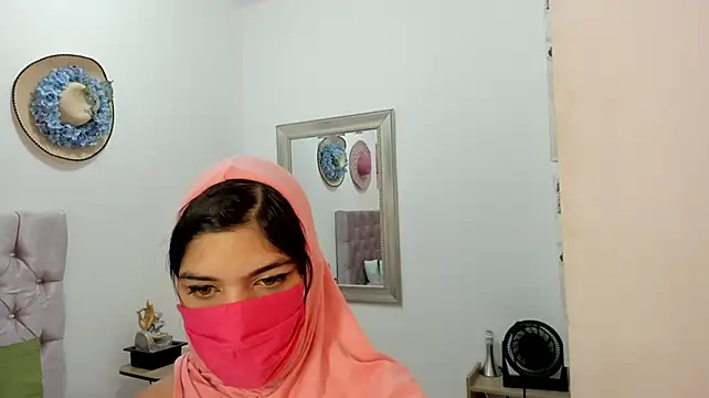 Snapshot of anissa- chatting on February 12, 2025, 12:33 pm anissa- online show from February 12, 2025, 12:33 pm