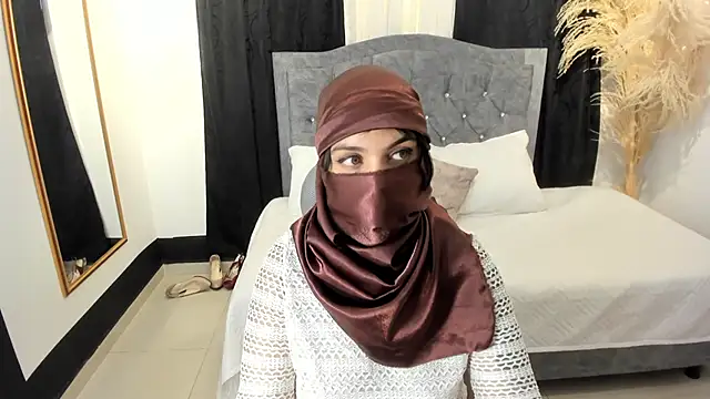 Snapshot of anissa- chatting on March 6, 2025, 3:35 pm anissa- online show from March 6, 2025, 3:35 pm