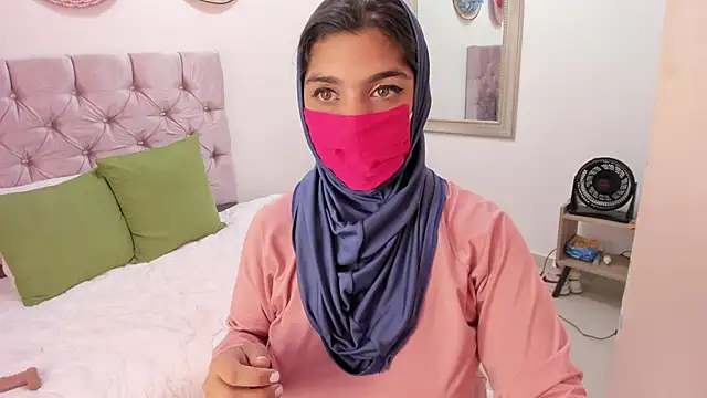 Snapshot of anissa- chatting on February 18, 2025, 4:36 pm anissa- online show from February 18, 2025, 4:36 pm