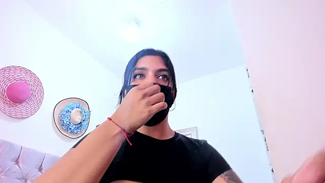 Snapshot of anissa- chatting on February 5, 2025, 4:03 pm anissa- online show from February 5, 2025, 4:03 pm