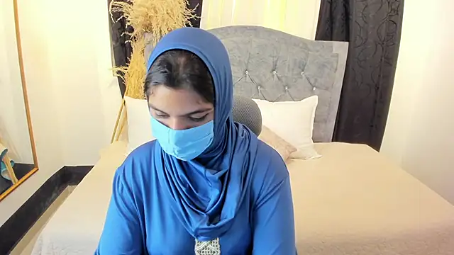 Snapshot of anissa- chatting on February 6, 2025, 12:59 pm anissa- online show from February 6, 2025, 12:59 pm