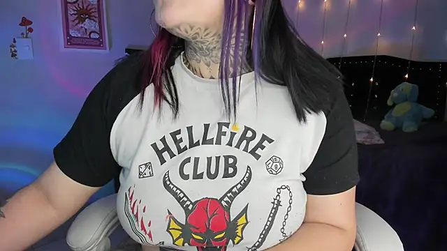 cherrybom  online show from November 26, 2025, 11:27 pm