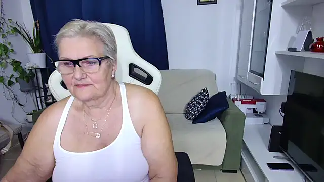 Selenna57 online show from April 22, 2026, 5:31 pm