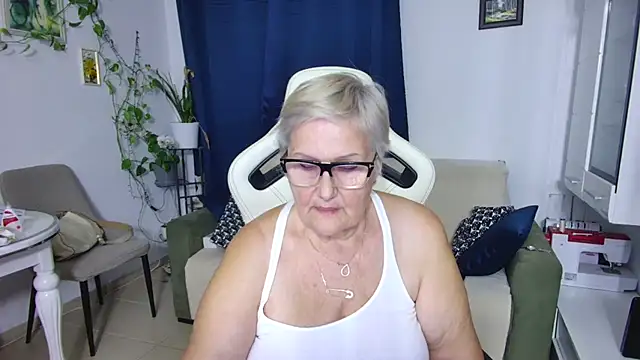 Selenna57 online show from April 20, 2026, 5:47 pm