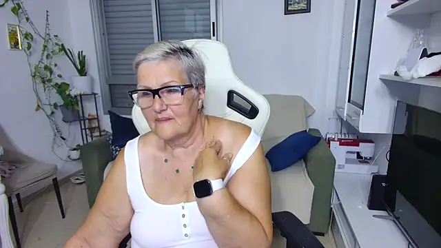 Selenna57 online show from June 5, 2026, 5:29 pm