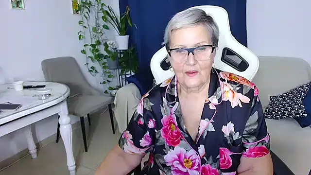 Selenna57 online show from February 10, 2026, 7:13 pm