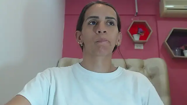 Amber Moore online show from October 4, 2025, 3:46 pm