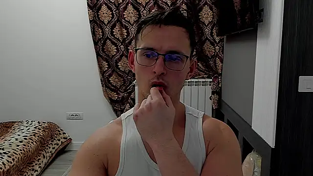 sexxymuscles4u online show from February 14, 2025, 3:05 pm