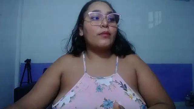 sirena 15 online show from June 15, 2026, 4:56 am