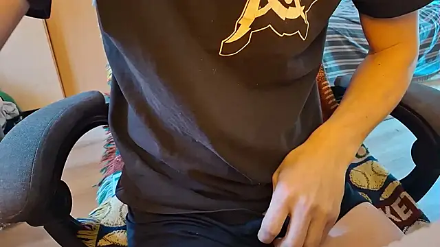 Snapshot of Danyell_K287 chatting on February 18, 2026, 6:44 am Danyell K287 online show from February 18, 2026, 6:44 am