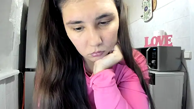 Snapshot of MiaMarrone chatting on November 25, 2025, 3:45 pm MiaMarrone online show from November 25, 2025, 3:45 pm