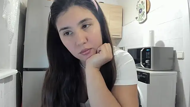 Snapshot of MiaMarrone chatting on November 11, 2025, 6:14 pm MiaMarrone online show from November 11, 2025, 6:14 pm