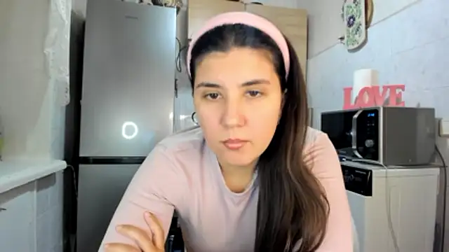 Snapshot of MiaMarrone chatting on December 19, 2025, 7:49 pm MiaMarrone online show from December 19, 2025, 7:49 pm