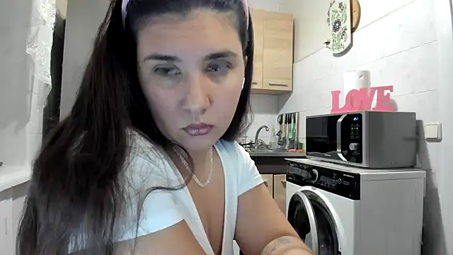 Snapshot of MiaMarrone chatting on November 13, 2025, 12:58 am MiaMarrone online show from November 13, 2025, 12:58 am