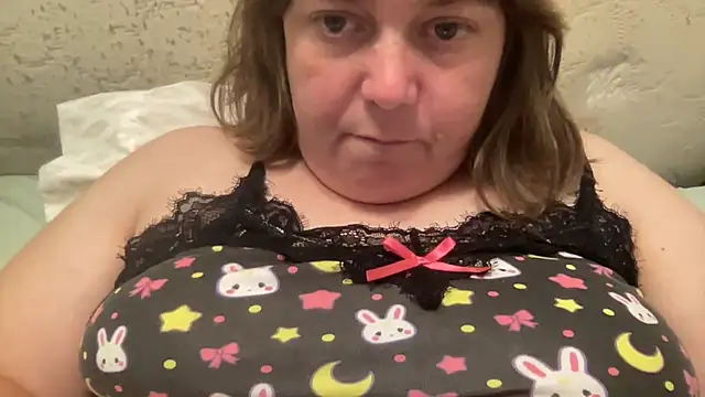 Snapshot of ParisNova chatting on October 5, 2025, 11:06 pm ParisNova online show from October 5, 2025, 11:06 pm