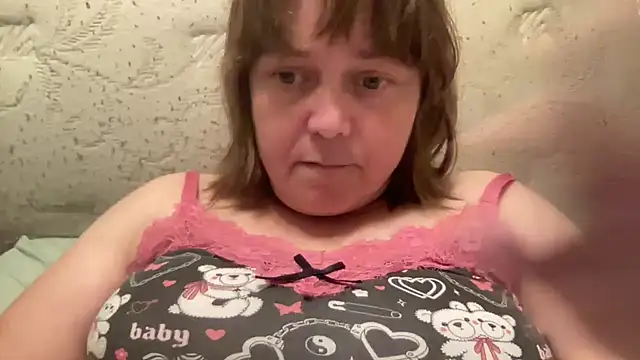 Snapshot of ParisNova chatting on October 2, 2025, 12:25 am ParisNova online show from October 2, 2025, 12:25 am