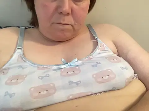 Snapshot of ParisNova chatting on February 9, 2025, 4:07 pm ParisNova online show from February 9, 2025, 4:07 pm