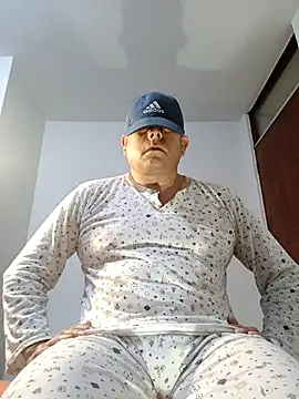 chicoguapo8 online show from September 20, 2025, 2:55 pm