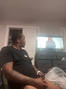 Makeyoucumallover online show from April 4, 2026, 6:31 am