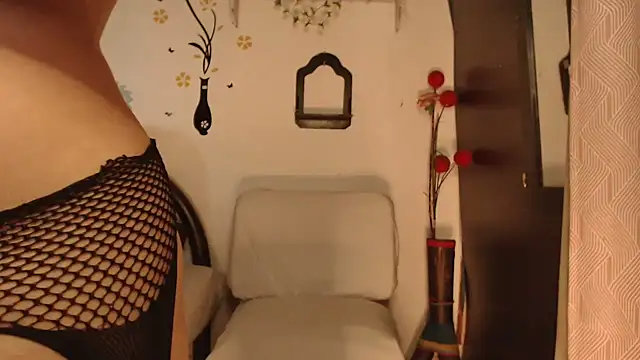 Estefani 32 online show from October 3, 2025, 5:03 pm