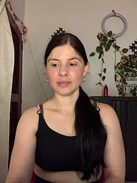 Snapshot of Estefani_32 chatting on July 2, 2026, 3:23 am Estefani 32 online show from July 2, 2026, 3:23 am