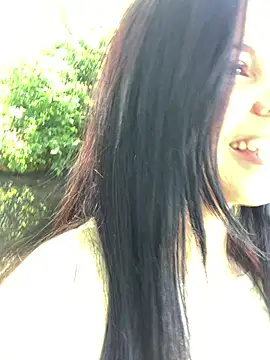 Snapshot of Estefani_32 chatting on July 4, 2026, 9:19 pm Estefani 32 online show from July 4, 2026, 9:19 pm