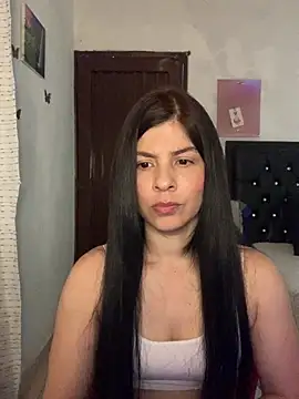 Snapshot of Estefani_32 chatting on July 20, 2026, 5:59 pm Estefani 32 online show from July 20, 2026, 5:59 pm