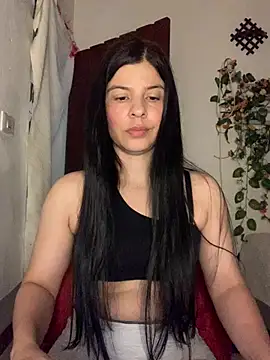 Snapshot of Estefani_32 chatting on July 8, 2026, 2:40 pm Estefani 32 online show from July 8, 2026, 2:40 pm