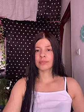Estefani 32 online show from June 16, 2026, 4:51 pm