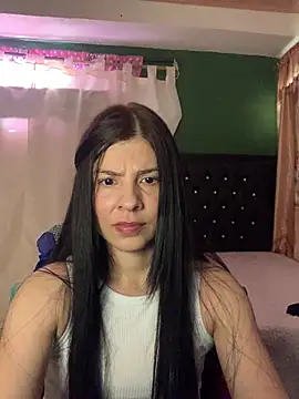 Snapshot of Estefani_32 chatting on July 27, 2026, 9:55 pm Estefani 32 online show from July 27, 2026, 9:55 pm