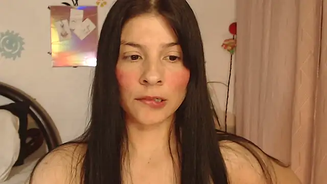 Estefani 32 online show from October 7, 2025, 4:30 pm