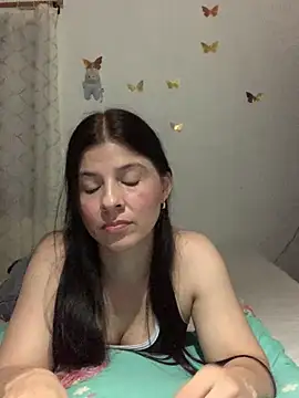 Estefani 32 online show from June 4, 2026, 12:15 am