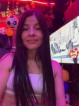 Snapshot of Estefani_32 chatting on June 27, 2026, 2:17 am Estefani 32 online show from June 27, 2026, 2:17 am