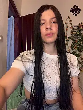 Snapshot of Estefani_32 chatting on July 11, 2026, 5:35 pm Estefani 32 online show from July 11, 2026, 5:35 pm